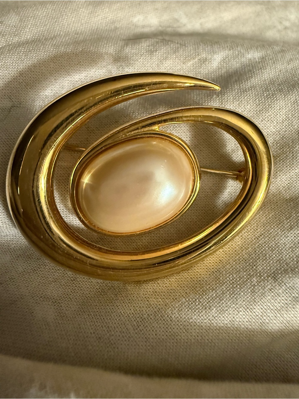 Vintage Monet Gold-Tone Swirl Brooch with Cream Cabochon